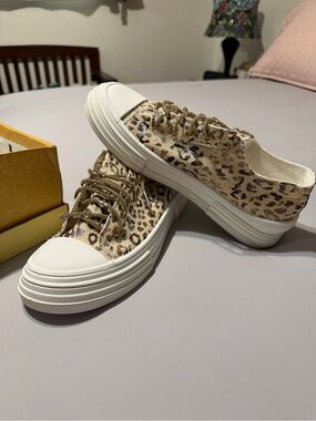 Very G Leopard Print Platform Canvas Sneakers - Beige